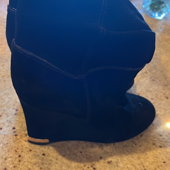 Louis Vuitton Black a suede Wedge Boots - Picture 7 of 10